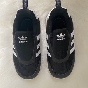 Toddler Adidas. Size 7. color black and white